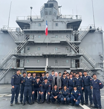 CURSO 2° MECÁNICA COMBUSTIÓN INTERNA DE LA ACADEMIA POLITÉCNICA NAVAL A BORDO DEL BUQUE ALMIRANTE MONTT.