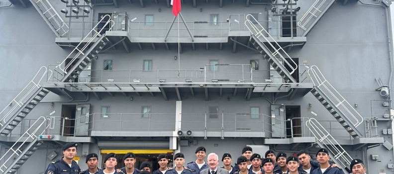 CURSO 2° MECÁNICA COMBUSTIÓN INTERNA DE LA ACADEMIA POLITÉCNICA NAVAL A BORDO DEL BUQUE ALMIRANTE MONTT.