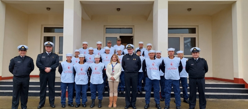 ALUMNOS DE LA ACADEMIA POLITÉCNICA NAVAL PARTICIPAN VOLUNTARIAMENTE EN LA COLECTA “FUNDACIÓN LAS ROSAS”.