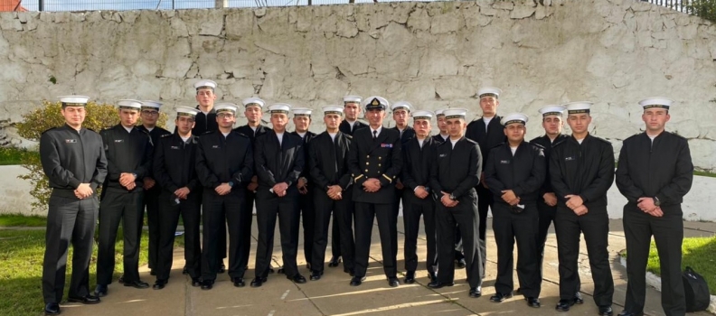 ALUMNOS DE LA ACADEMIA POLITÉCNICA NAVAL EJERCITAN EN EL CENTARM.