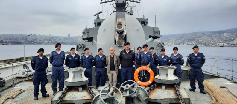 VISITA PROFESIONAL EFECTUARON ALUMNOS DE LA ACADEMIA POLITÉCNICA NAVAL A LA FRAGATA LYNCH.