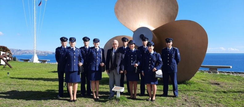 ALUMNOS DE TELECOMUNICACIONES DE LA FACH VISITARON LA ACADEMIA POLITÉCNICA NAVAL.